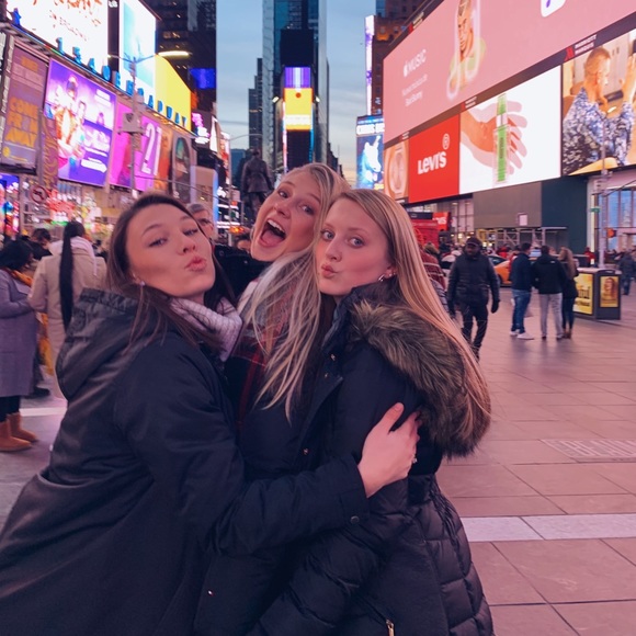 Meet your Posher, Isabelle - Picture 1 of 1